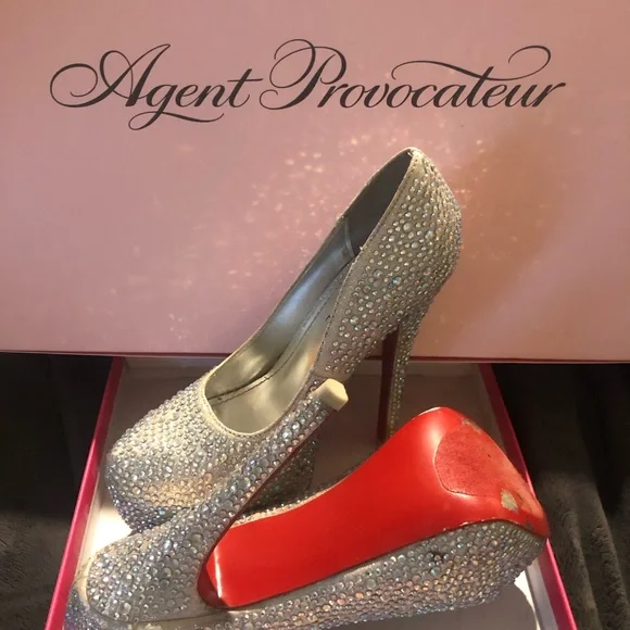 PROM SHOES!!! Beautiful daffodil Red bottoms, Size 6! - Picture 13 of 14